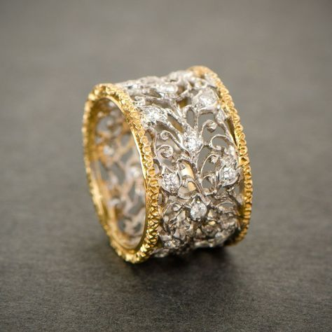 Classic Ivy-Inspired Zirconia Ring