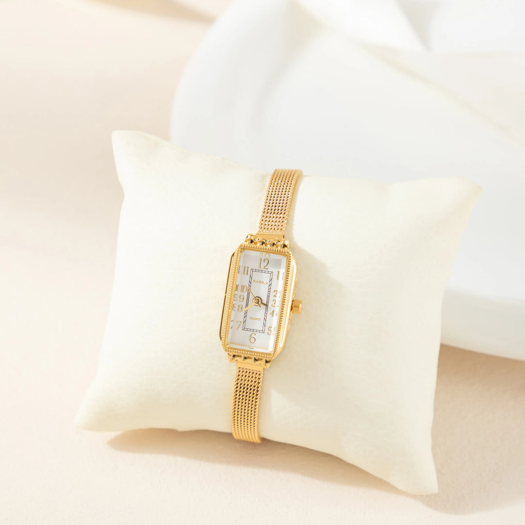 Phila™ | Sophisticated Timepiece with Textured Gold Band