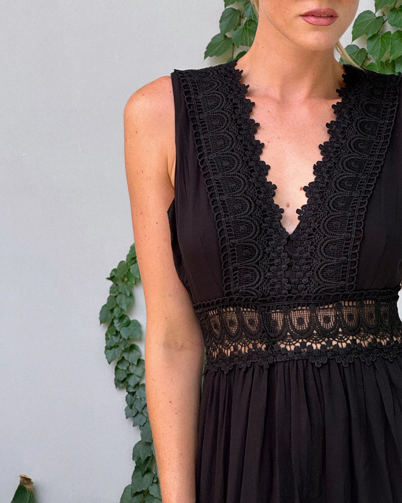 Aurélie - Sophisticated V-Neck Lace Dress