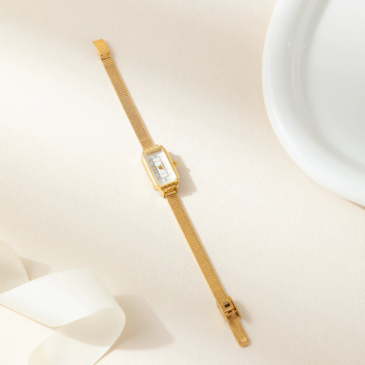 Phila™ | Sophisticated Timepiece with Textured Gold Band