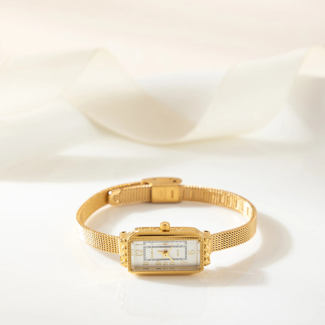 Phila™ | Sophisticated Timepiece with Textured Gold Band