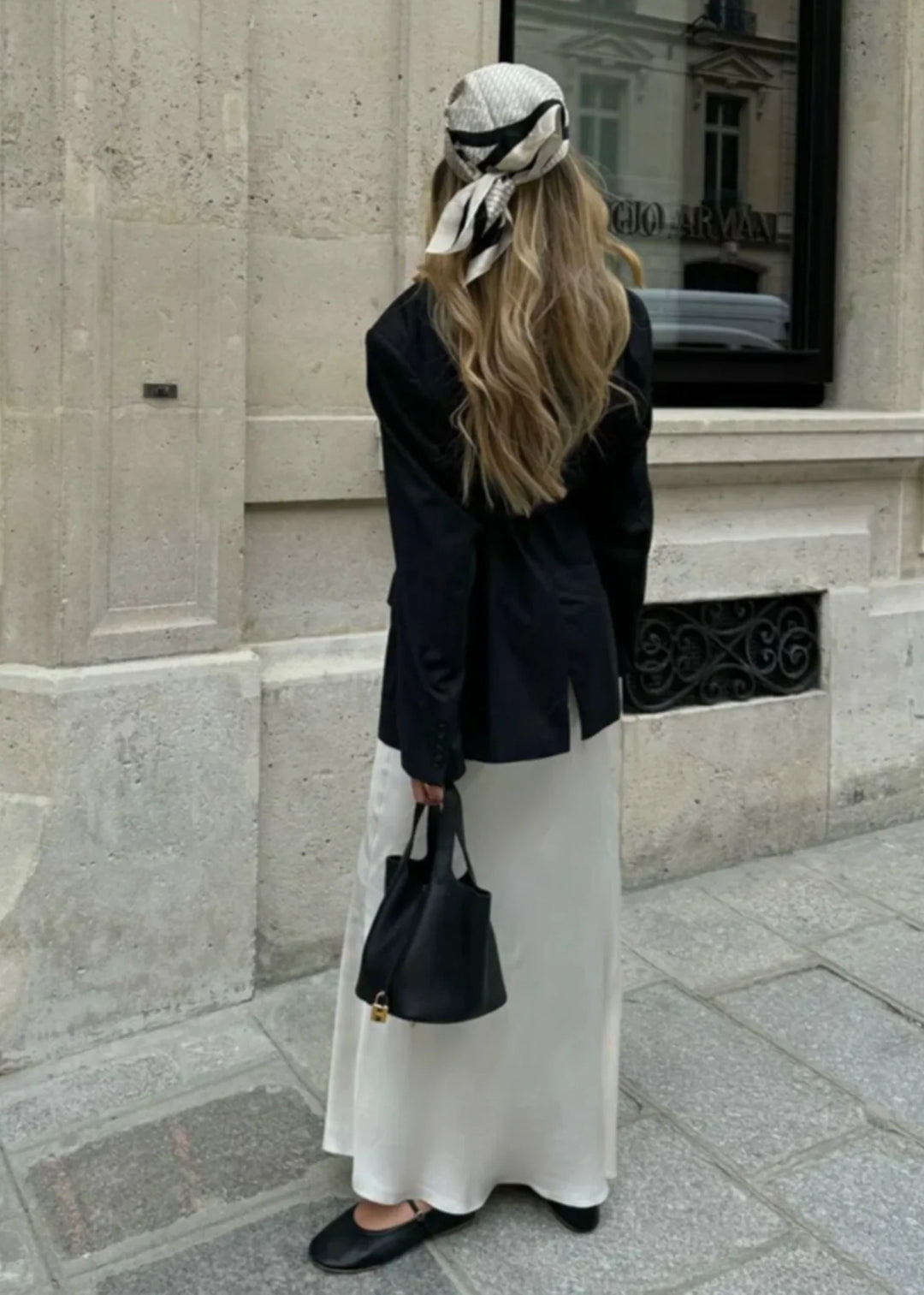 Odette – Minimalist Bucket Bag with Gold Detail