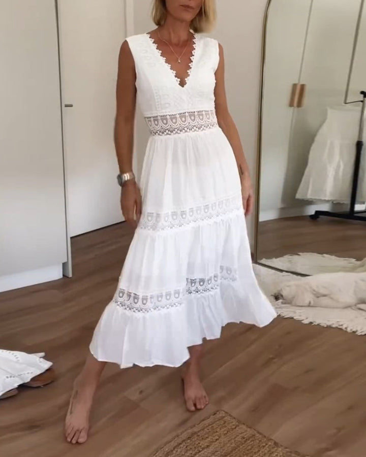 Aurélie - Sophisticated V-Neck Lace Dress