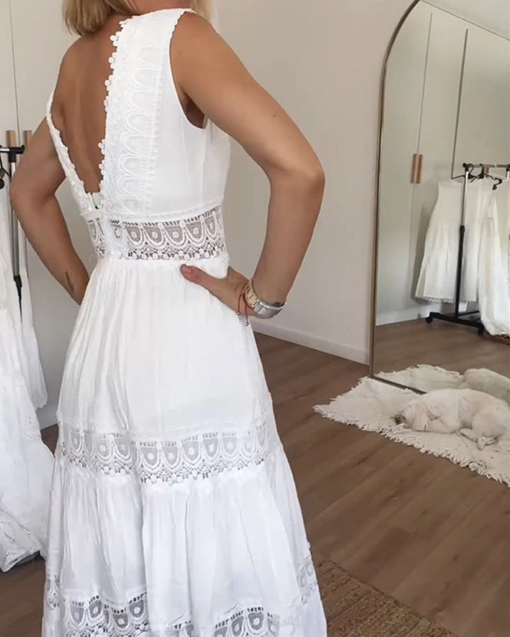 Aurélie - Sophisticated V-Neck Lace Dress