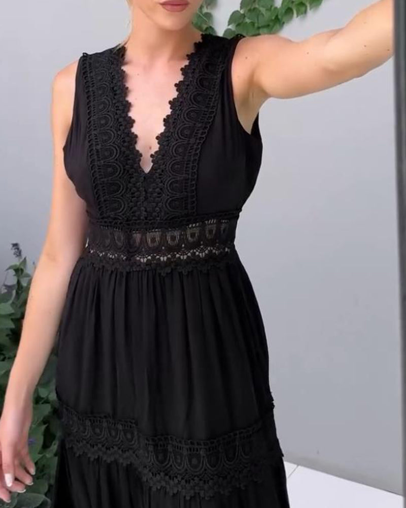 Aurélie - Sophisticated V-Neck Lace Dress