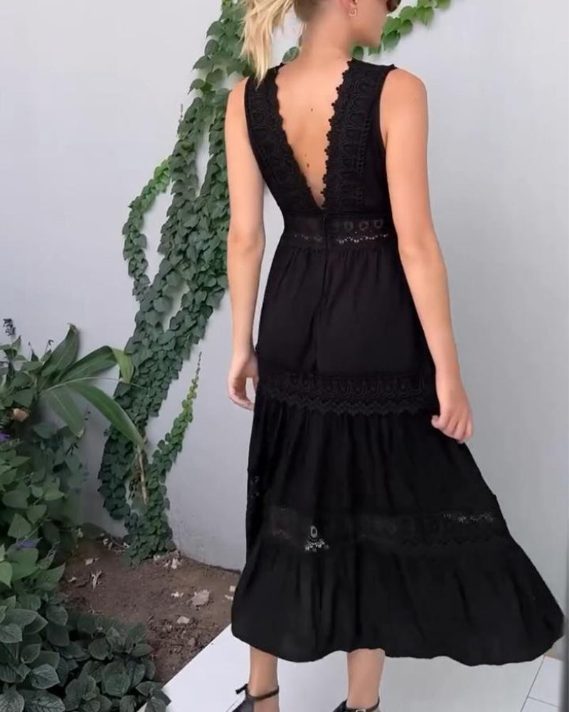 Aurélie - Sophisticated V-Neck Lace Dress