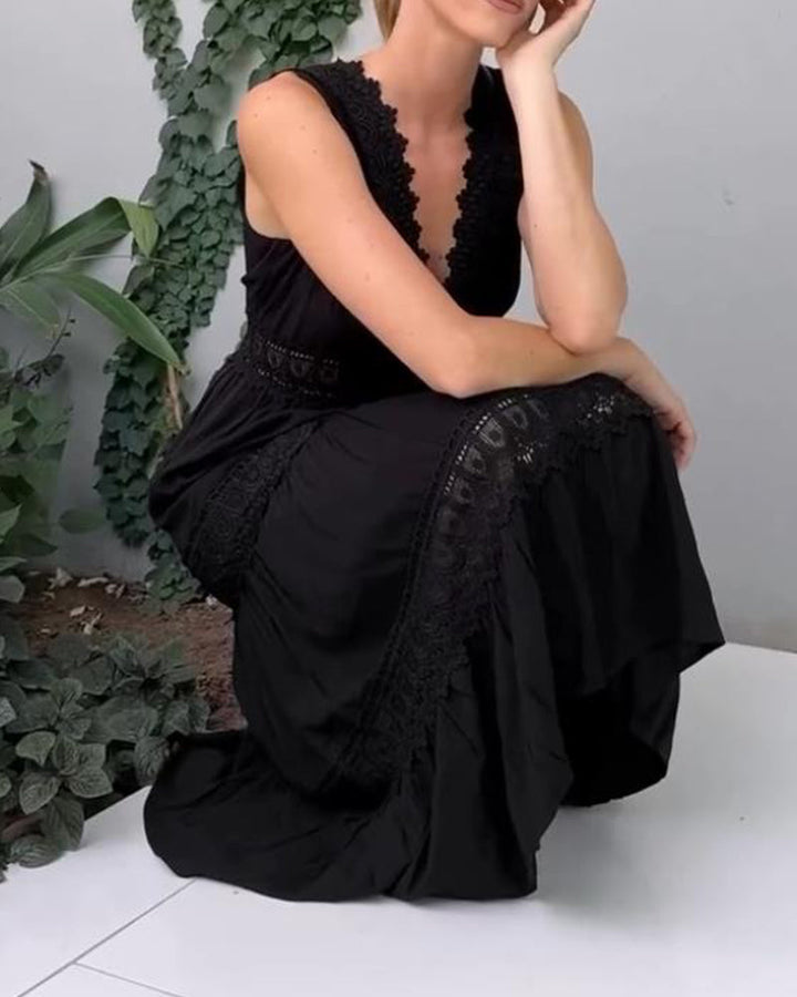 Aurélie - Sophisticated V-Neck Lace Dress